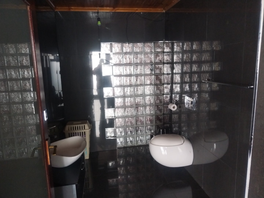 7 Bedroom Property for Sale in Brackenfell Central Western Cape